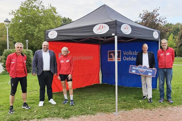 Zeltübergabe LVO Vorstand und Sponsoren Zeltübergabe an den LVO mit dem Vorstand und den Sponsoren der Sparkasse Münsterland Ost und der Volksbank